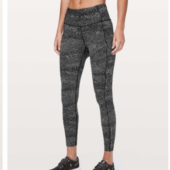 Lululemon Fast & Free 7/8 Tight II Nulux - Size 4 - Picture 2 of 12